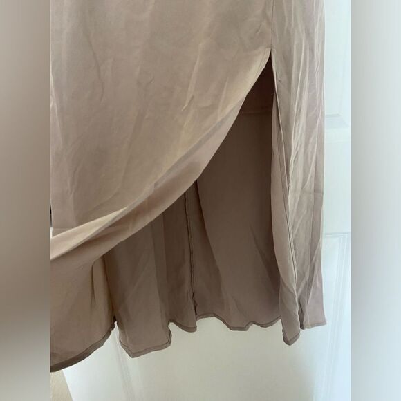 NWT Astr the Label Gracie Long Sleeve Cutout
Satin Midi Dress Sz S color cream - Picture 7 of 10